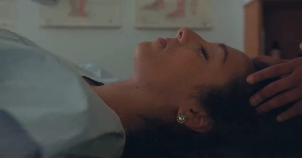 photo of Dr. Flora Luyando providing acupuncture therapy